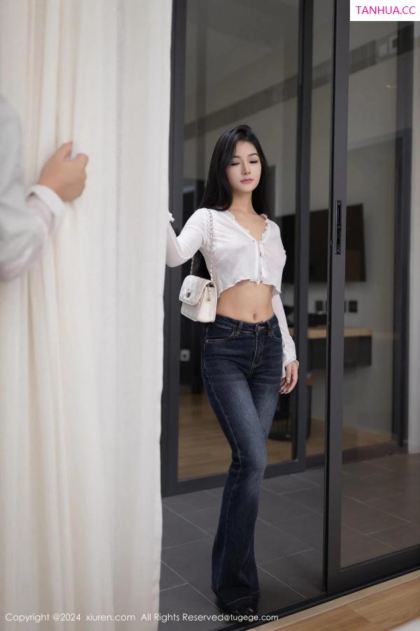   [XiuRen]高清写真图 2024.03.20 No.8262 小茶茶tea 丝袜美臀第8张图片